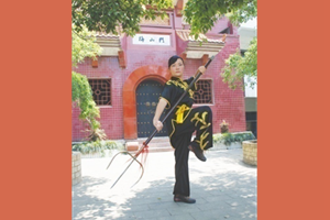 晏楚英(父教晏西征,行业类传承人)