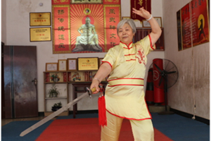 刘葵芝(师从胡爱仁,教学类传承人)