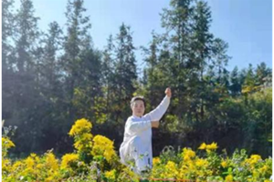 李红桃(师从何清海,教学类传承人)